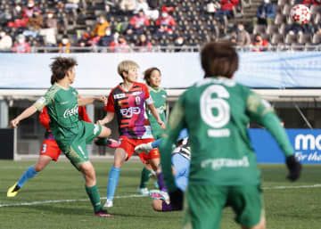 Soccer: Ueki double leads Beleza to record 16th Empress's Cup – Nippon.com